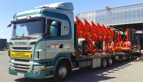 Transport of agricultural machinery